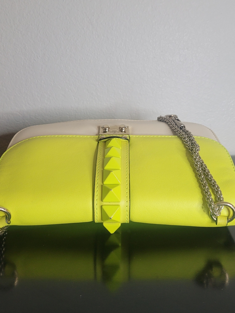 Valentino Garavani Glam Lock flap shoulder bag - Picture 9 of 15